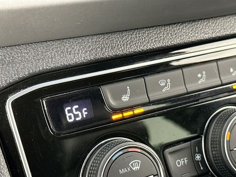 Used 2023 Volkswagen Atlas Cross Sport SE FWD image 19
