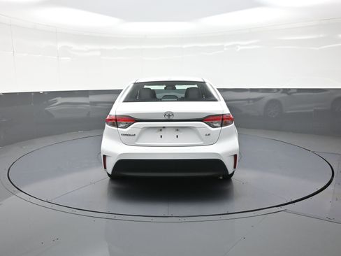 Used 2023 Toyota Corolla LE image 4