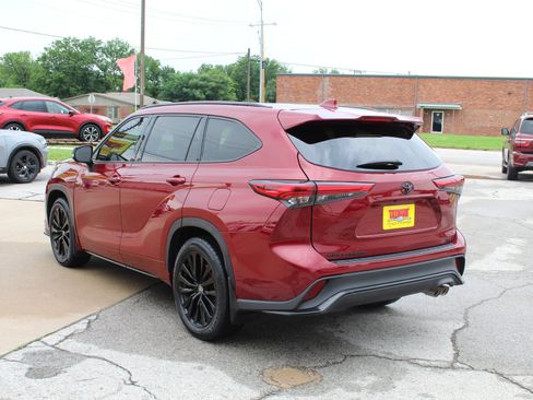 Used 2023 Toyota Highlander XSE FWD image 7