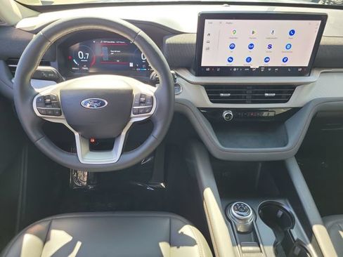 Used 2026 Ford Explorer Active w/ Active Comfort Package RWD image 4