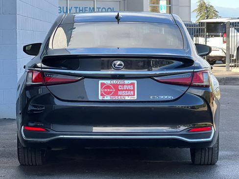 Used 2021 Lexus ES 300h w/ Premium Package image 8