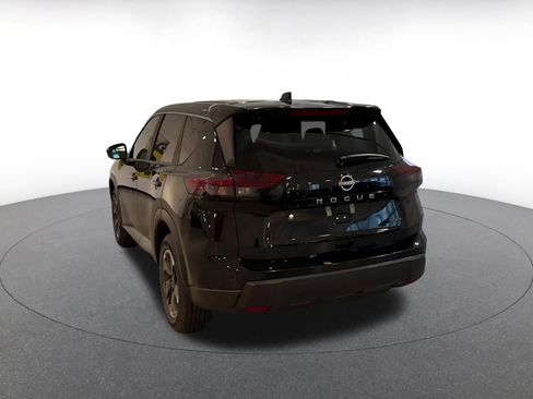 Used 2025 Nissan Rogue SV AWD/4WD image 11