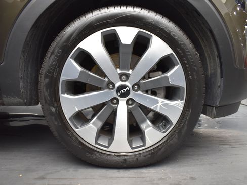 Used 2022 Kia Telluride EX w/ EX Premium Package image 5