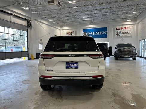 Used 2022 Jeep Grand Cherokee Limited 4xe image 9