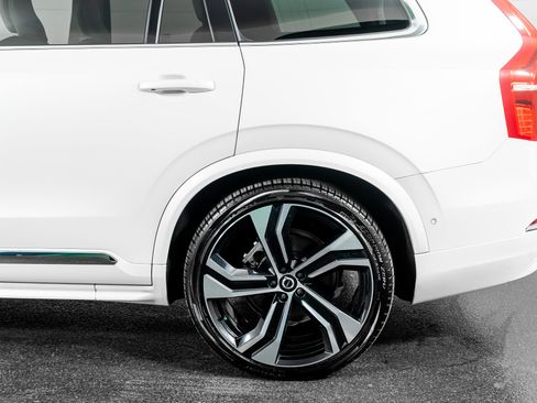 Used 2025 Volvo XC90 B6 Ultra w/ Protection Package Premier image 16