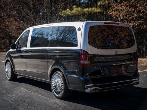 Used 2017 Mercedes-Benz Metris Passenger image 10