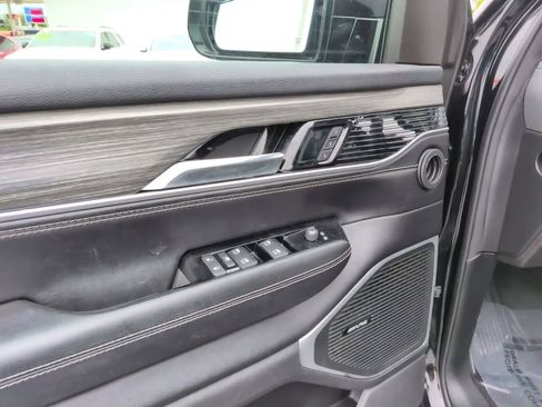 Used 2023 Jeep Wagoneer Series III w/ Preferred Equipment Group AWD/4WD image 20