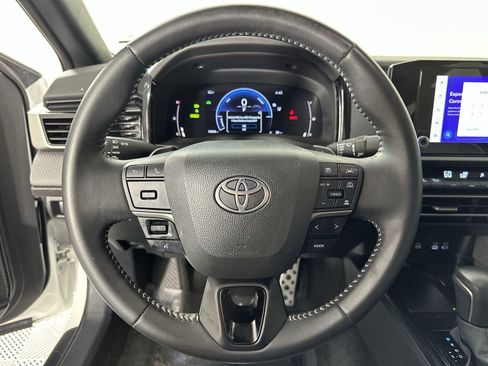 Used 2025 Toyota Camry SE w/ Convenience Package FWD image 14