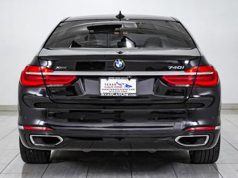 Used 2017 BMW 740i xDrive image 7