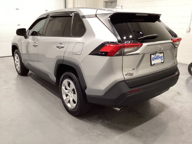 Used 2023 Toyota RAV4 LE AWD/4WD image 5