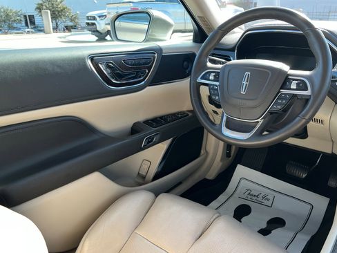 Used 2018 Lincoln Continental Reserve image 12
