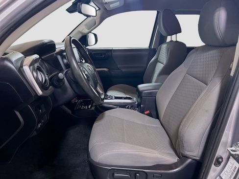 Used 2022 Toyota Tacoma SR5 RWD image 17