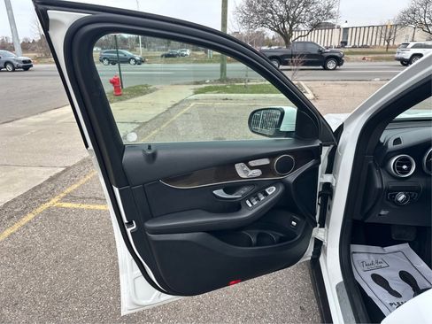 Used 2020 Mercedes-Benz GLC 300 image 16