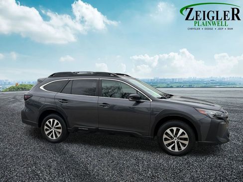 Used 2023 Subaru Outback Premium image 11