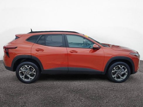 Used 2024 Chevrolet Trax LT w/ Driver Confidence Package FWD image 9