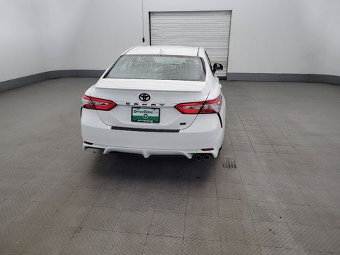 Used 2020 Toyota Camry SE FWD image 7