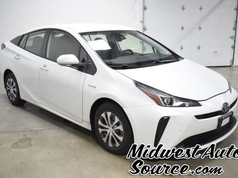 Used 2022 Toyota Prius L Eco image 6