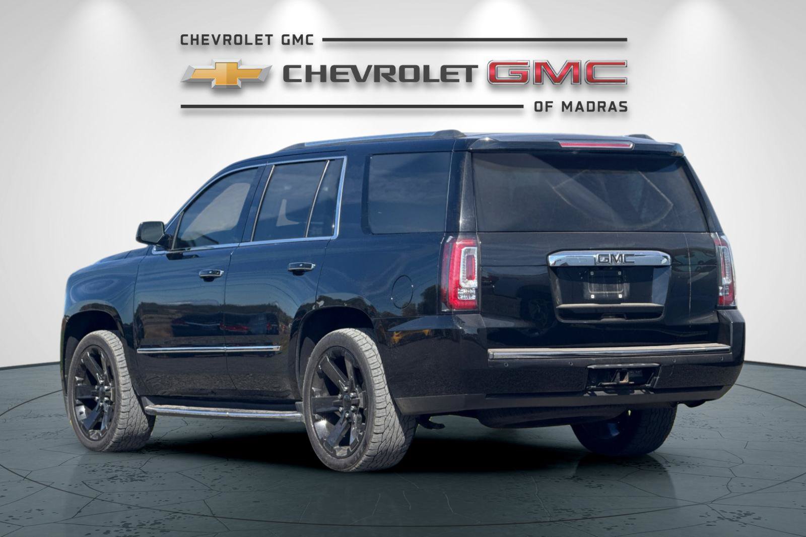 Used 2017 GMC Yukon Denali w/ Open Road Package AWD/4WD image 5