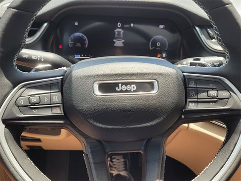 New 2024 Jeep Grand Cherokee Limited w/ Luxury Tech Group II image 20