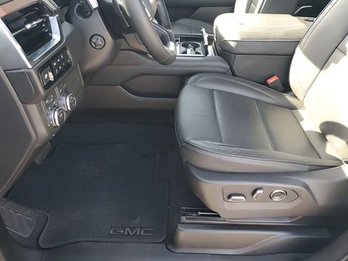 Certified 2025 GMC Yukon Denali image 31