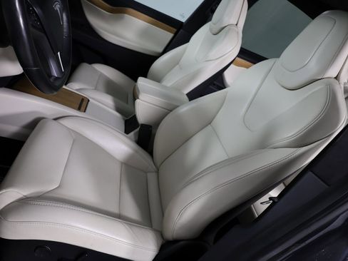 Used 2019 Tesla Model X Performance image 10