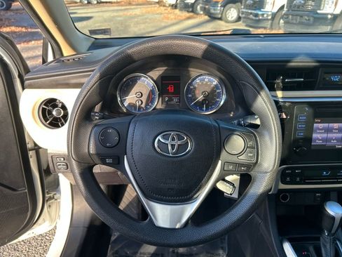 Used 2019 Toyota Corolla LE image 19