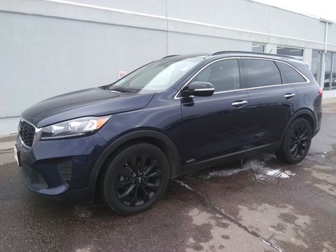 Used 2019 Kia Sorento S image 2