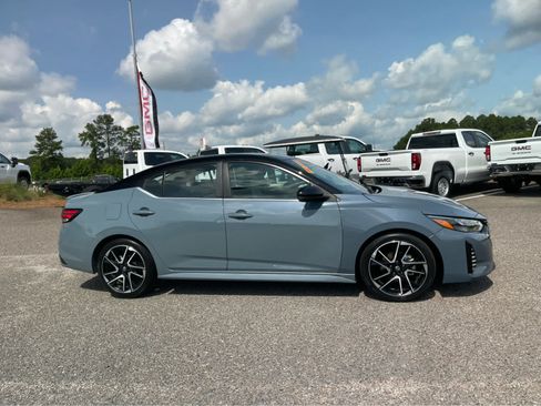 Used 2024 Nissan Sentra SR w/ SR Premium Package FWD image 4