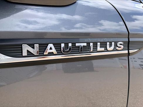Used 2022 Lincoln Nautilus Reserve AWD/4WD image 10