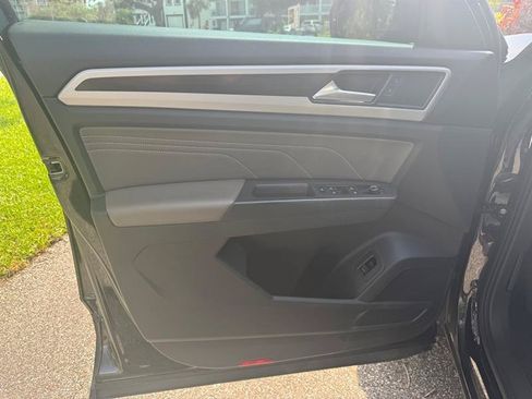 Used 2021 Volkswagen Atlas SE FWD image 11