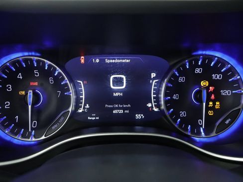 Certified 2023 Chrysler Pacifica Touring-L FWD image 18