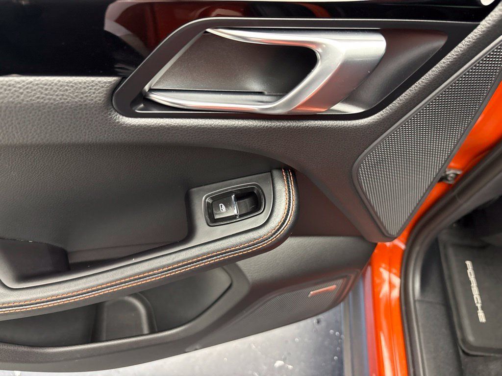 Certified 2024 Porsche Macan AWD/4WD image 19