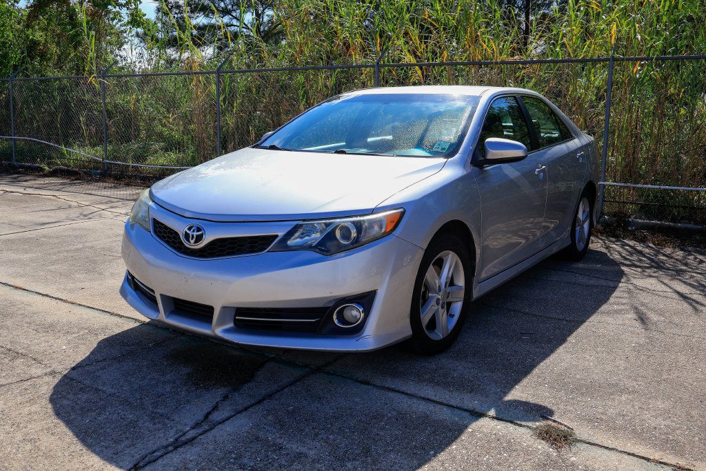 Used 2013 Toyota Camry SE FWD image 4