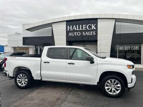 Used 2019 Chevrolet Silverado 1500 Custom w/ Custom Value Package image 1
