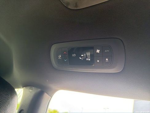 Used 2019 Chrysler Pacifica Touring-L Plus w/ Advanced Safetytec Group FWD image 27