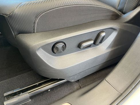 Used 2025 Volkswagen Atlas Cross Sport SE image 23