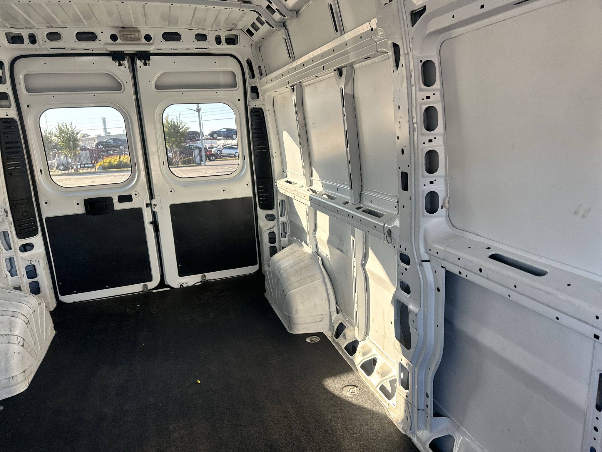 Used 2023 RAM ProMaster 2500 FWD image 14