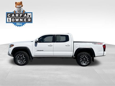Certified 2018 Toyota Tacoma TRD Off-Road AWD/4WD image 2