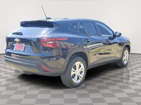 Used 2026 Chevrolet Trax LS w/ Driver Confidence Package FWD image 4
