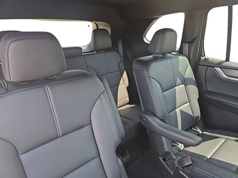 Used 2026 GMC Acadia Elevation w/ Elevation Premium Package AWD/4WD image 23
