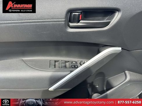 Used 2023 Toyota Corolla Cross LE w/ Moonroof Package AWD/4WD image 19