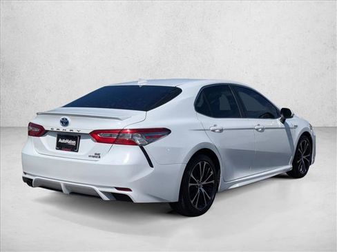 Used 2019 Toyota Camry SE w/ Sunroof Package FWD image 5