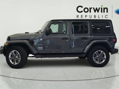 Used 2018 Jeep Wrangler Unlimited Sahara AWD/4WD image 2
