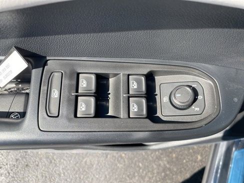 New 2025 Volkswagen Taos SE image 24