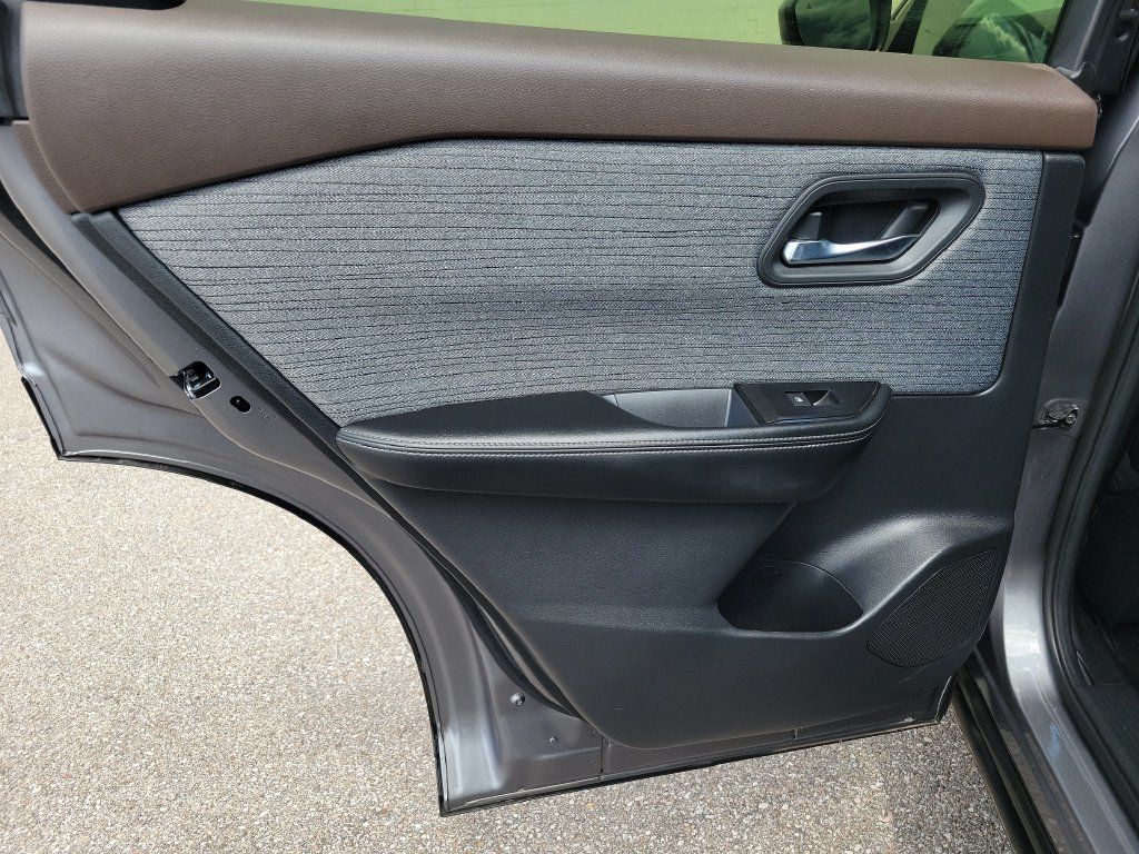 Used 2023 Nissan Rogue SV AWD/4WD image 13