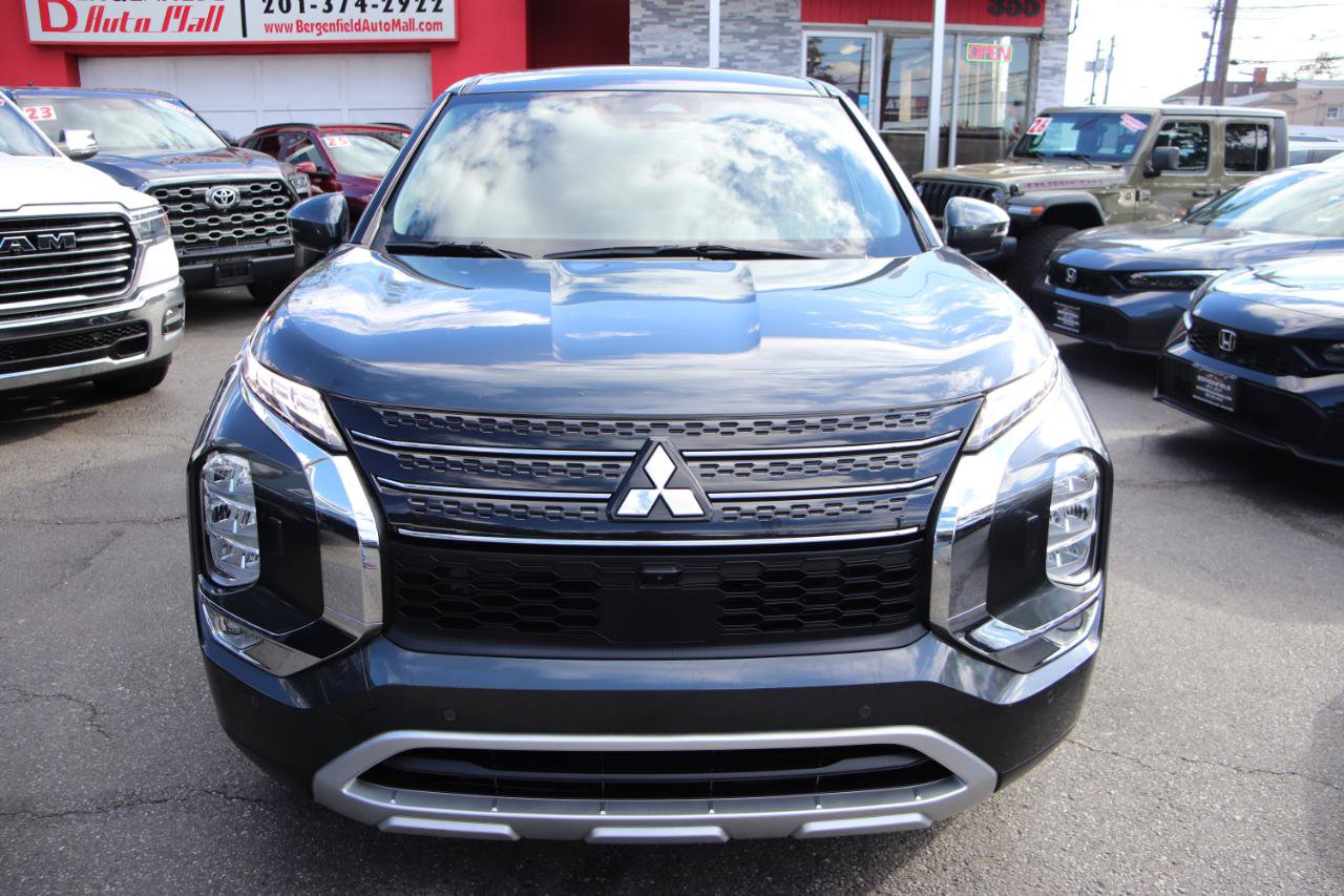 Used 2024 Mitsubishi Outlander AWD image 8