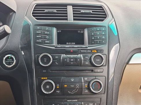 Used 2016 Ford Explorer XLT AWD/4WD image 14