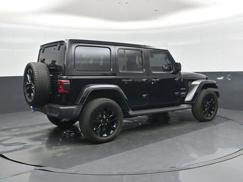 Used 2022 Jeep Wrangler Unlimited Sahara w/ Cold Weather Group AWD/4WD image 3