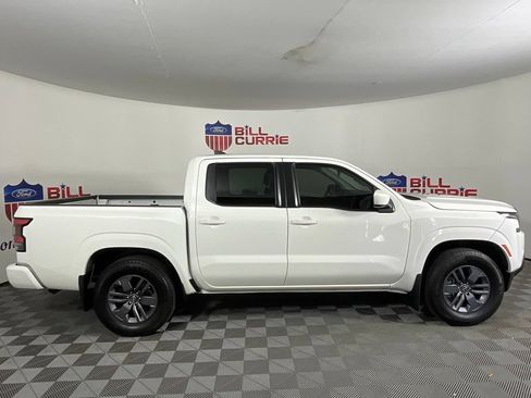 Used 2025 Nissan Frontier SV RWD image 2