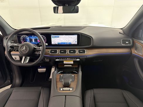 New 2026 Mercedes-Benz GLS 580 4MATIC image 17